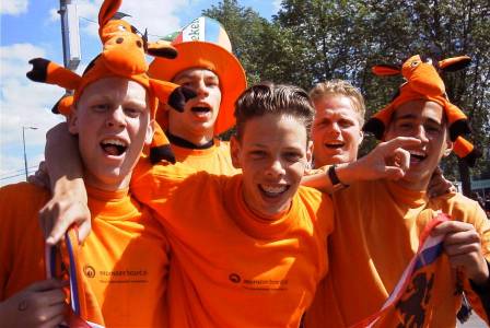 Dutch 'Uier' or English 'Utter madness'